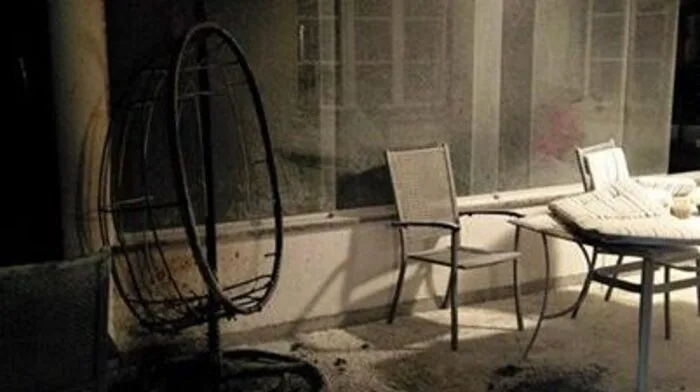 Das Feuer hatte sich auf der gesamten Terrasse ausgebreitet.