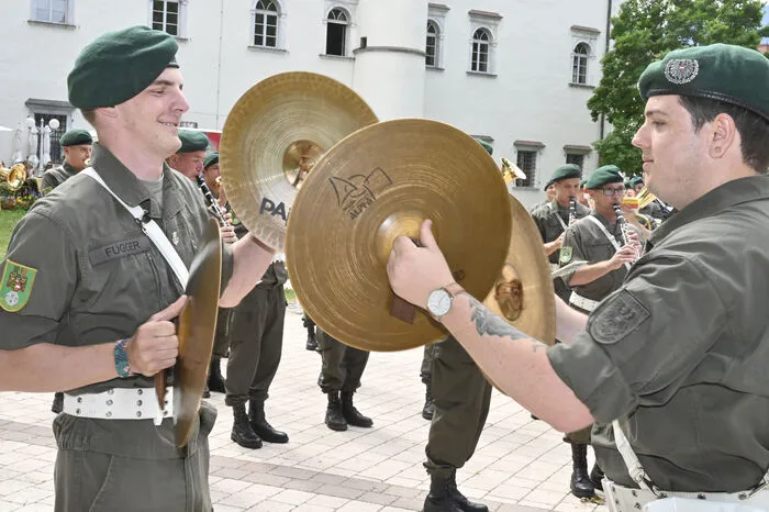 Die Militärmusik mit origineller Einlage.