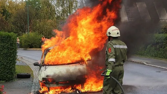 Dieses Auto brannte wie Zunder