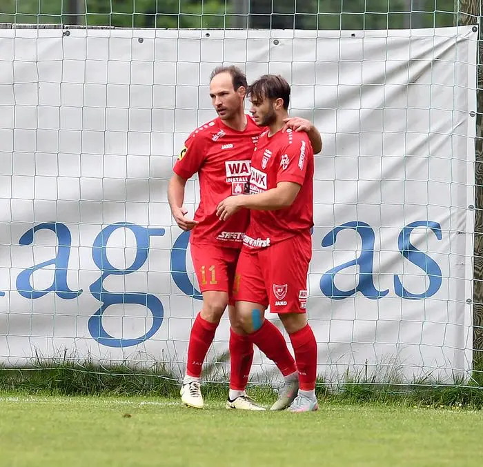 Fussball  ,2025-05-25  , UL Ost; Sele Zell weiss/blau - Grafenstein rot
im Bild: Grafenstein Torjubel Bernhard Walzl 
Credit Photo by:Hermann Sobe 