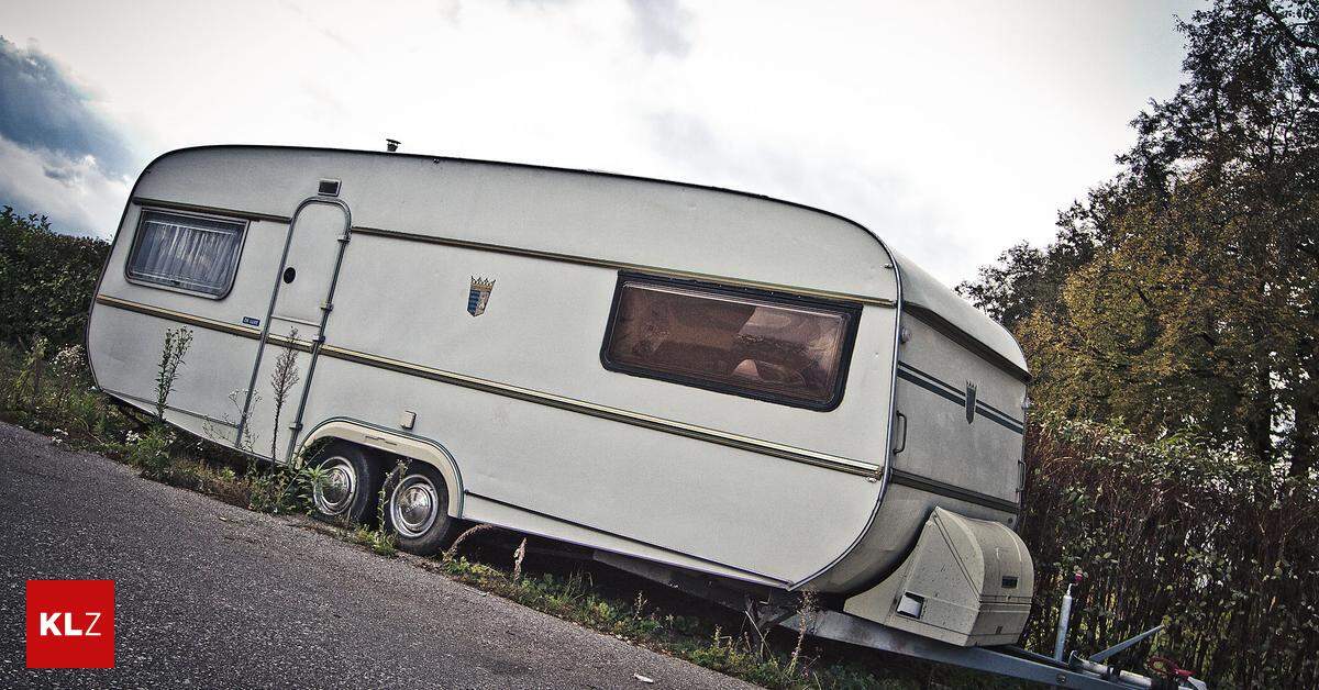 Tirol Wohnwagen Löste Sich Von Pkw Und Krachte In Haltestellenhaus 9162