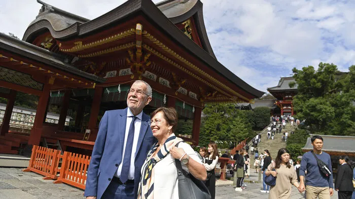 Geschichte, Religion und Kultur sowie ein bisschen Sightseeing bestimmten das Sonntagsprogramm von Bundespräsident Alexander Van der Bellen bei seiner Japan-Reise.