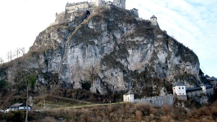 Von Donnerstag bis Sonntag steht die altehrwürdige Burg Hochosterwitz (Foto) im Mittelpunkt eines großen Adventmarktes. 