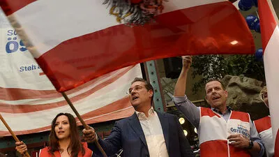 FPÖ-Chef Heinz-Christian Strache (Mitte) und Spitzenkandidat Harald Vilimsky (rechts) beim Wahlkampfauftakt.