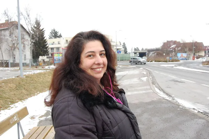 Lita Sogutlu: "Ich lebe seit acht Jahren hier in Puntigam und fühle mich sehr wohl im Bezirk. Hier ist alles vor Ort, und die Anbindung an den öffentlichen Verkehr ist auch perfekt. Außerdem haben wir ein Kino und zum Shoppingzentrum Seiersberg ist auch nicht weit. Ich bin wirklich sehr zufrieden hier."