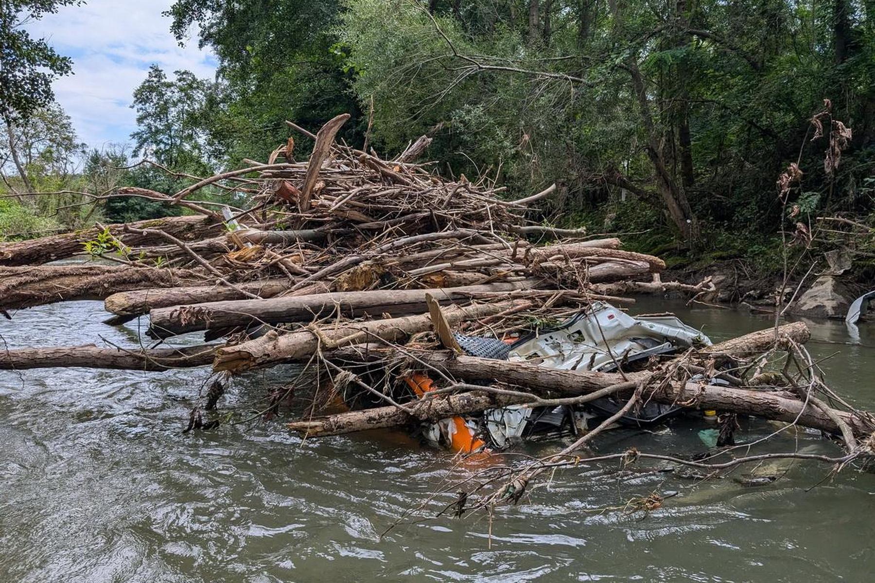 Wochen nach Hochwasser: Vermisster Lieferwagen in der Kainach aufgetaucht