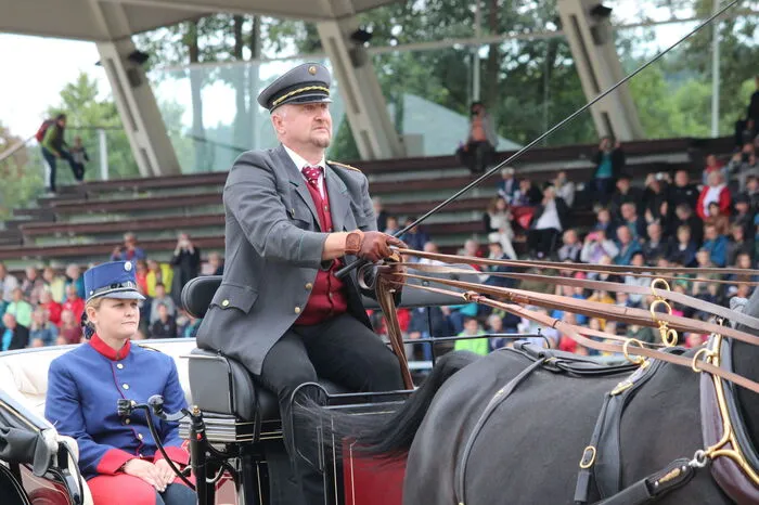 Gestütsleiter Erwin Movia und sein Team organisierten wieder einen Nachmittag mit vielen Höhepunkten von der Kaiserquadrille über ein Pas de deux der Stuten bis hin zum traditionellen Austrieb der Stutenherde auf die Weide.