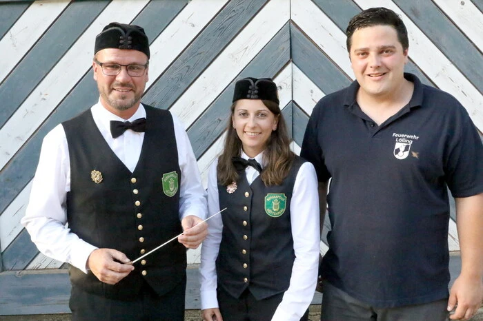 Die Bergkapelle Hüttenberg (Obfrau Lisa Maria Kaiser, Kapellmeister Martin Irrasch, links) und die Freiwillige Feuerwehr (FF) Lölling (Kommandant-Stellvertreter Wolfgang Pirolt, rechts) luden zum Dämmerschoppen in die Festhalle. 