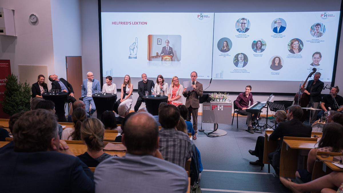 Eithne Knappitsch, Dietmar Sternad, Stefan Nungesser, Uschi Liebhart, Irina Lindermüller, Alexander Schwarz-Musch, Birgit Aigner-Walder, Kathrin Stainer-Hämmerle (Lehrende am Studienbereich Wirtschaft & Management)