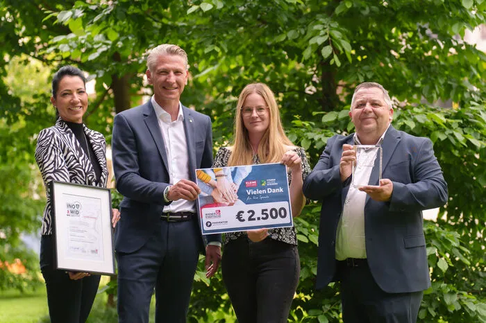 Aus Preisgeld wird Spende: Die PROVENTOR e-solutions GmbH gewann den INOWID-Preis und reichte 2500 Euro (dotiert von der Wiener Städtischen Versicherung) weiter. Sandra Brandner (Proventor), Michael Witsch (Wiener Städtische) und Harald Dunst (Proventor) überreichten Carina Tacer den Scheck.