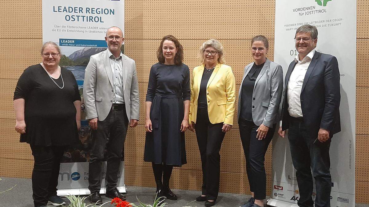 Manuela Gritzer (Innos GmbH), Wilfried Kollreider (AK-Lienz), Anna Schneider (Uni-Innsbruck), Doris Palz (Great Place to Work) Barbara Hassler ( Felbertauernstraße), Reinhard Lobenwein (WK-Lienz)