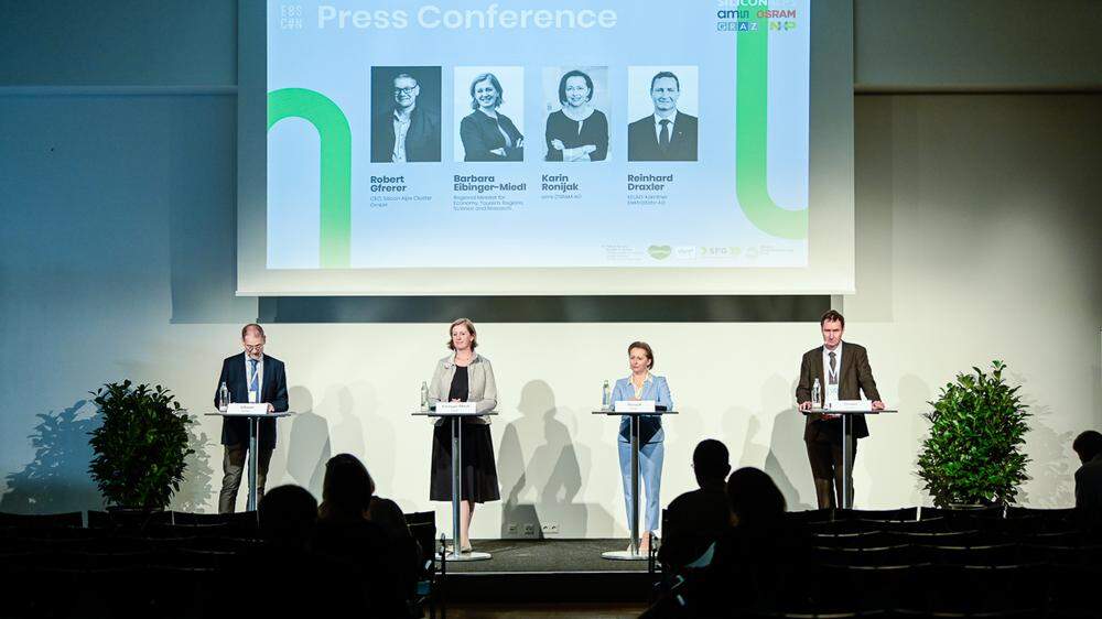 EBSCON-Konferenz in Graz: Robert Gfrerer (Silicon Alps), die steirische Landesrätin Barbara Eibinger-Miedl, Karin Ronijak (ams-Osram) und Reinhard Draxler (Kelag)