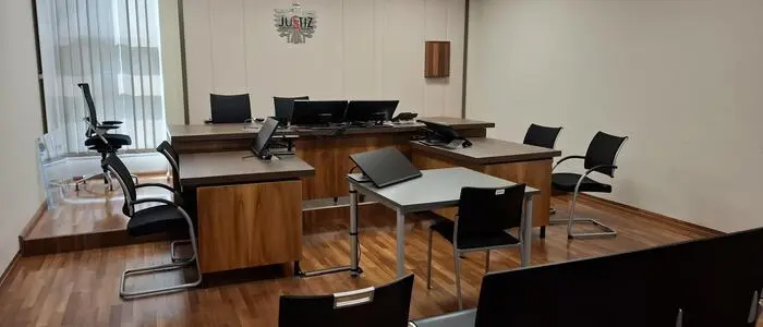 Wegen Körperverletzung stehen zwei junge Männer vor Gericht