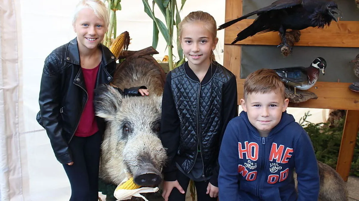 an die 400 Schüler sahen sich die Ausstellung an