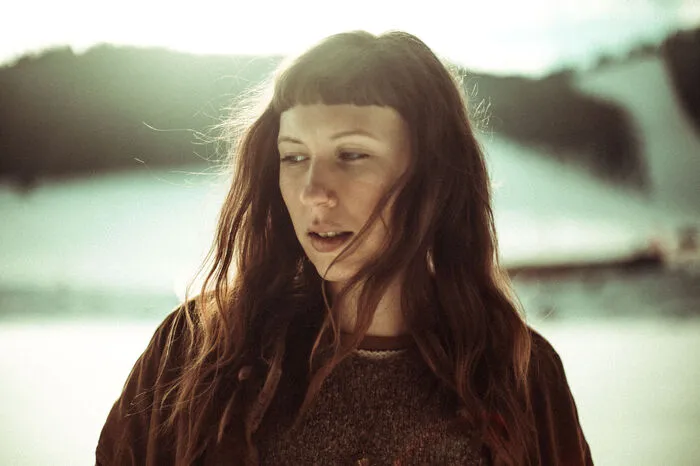 Vida Noa ist eine Singer-Songwriterin aus Graz. Sie hat mehrere Nummer-1-Radio-Hits und Siegerin des renommierten internationalen Fender Singer-Songwriter Contests2017. Mit Tania Saedi bestreitet sie den ersten Tag des "Külml KOMM.ST" (Freitag, 3. September, Schloss Külml, Oberfeistritz 34 in Anger ab 19.30 Uhr. Einlass ab 18.30 Uhr).