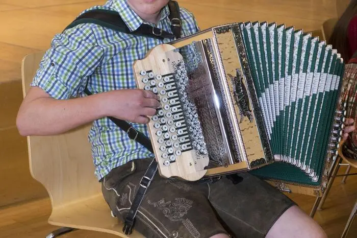 Eröffnet wurde das Konzert mit dem Volksmusikensemble Knittelfeld, Leitung Johann Rinner, und mehr als einem Dutzend Harmonikaspieler.