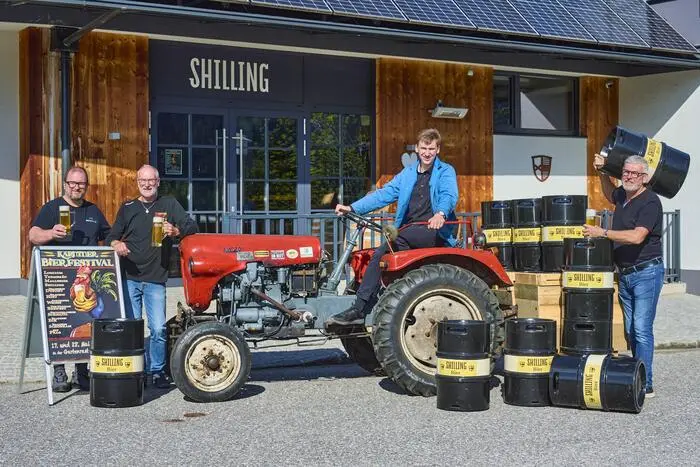 Uli Bacher braut mit seinem Team in Untertweng sein Shilling Bier