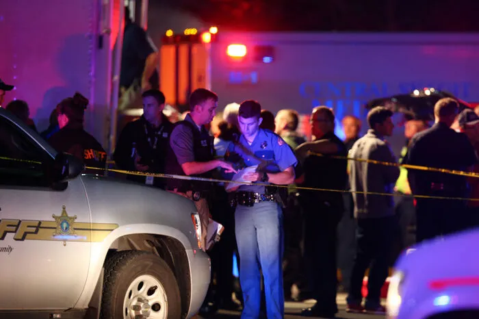 Zwei weitere Menschen wurden in der Cascade Mall in Burlington im Bundesstaat Washington verletzt, teilte die Polizei in der Nacht auf Samstag (Ortszeit) mit.