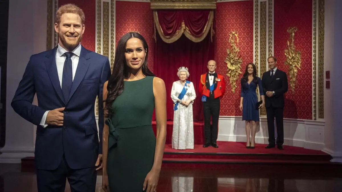In Madame Tussauds Wachsfigurenkabinett wurden Harry und Meghan aus der unmittelbaren Nähe der Queen entfernt