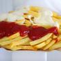 Die Kombination von Pommes und Ketchup oder Mayonnaise ist beliebt