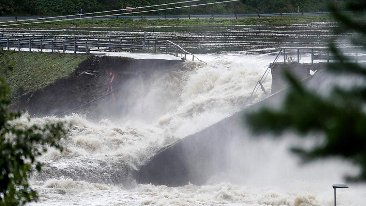 Der Staudamm brach beim  Wasserkraftwerk Braskereidfoss 