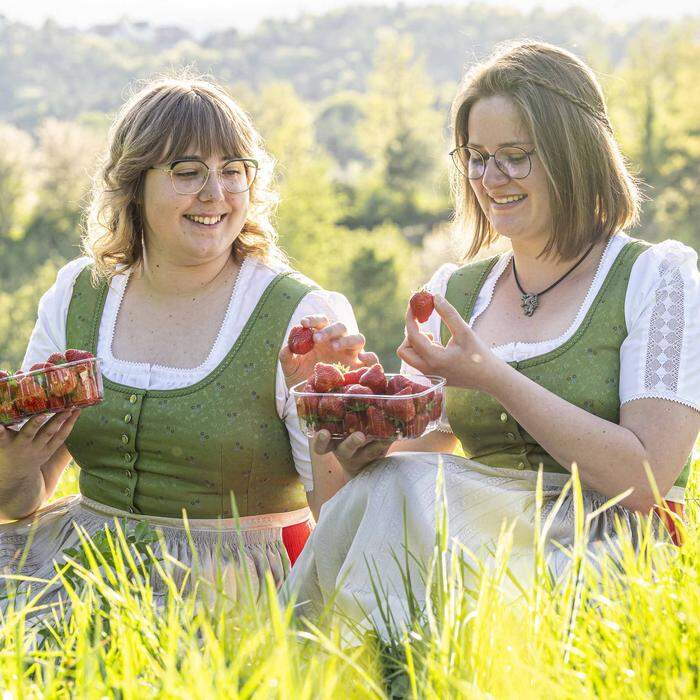 Kristin I. (rechts) und Andrea I. sind die frisch gekürten steirischen Obsthoheiten