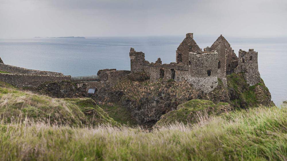 Dunluce Castle an der Atlantikküste im Norden