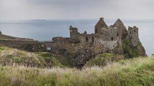 Dunluce Castle an der Atlantikküste im Norden