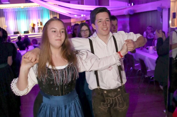 Übrigens: Die Eröffnung nahm die Landjugend Sörg vor.