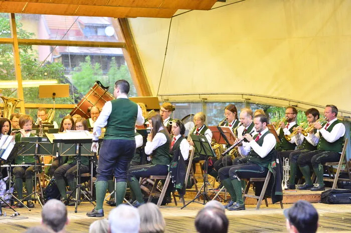 Unter der Leitung von Kapellmeister Gernot Mang bot die Kapelle ein buntes Programm