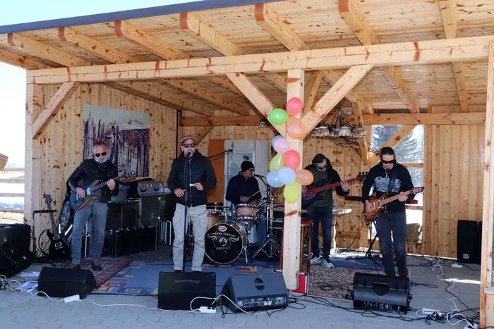 Die "SymPartie" Band von Links besteht aus: Fritz Katzianka (Gitarre), Stefan Volpe "Doktor Südbahn", Albert Pernul (Drums &amp; Teamchef), Stefano Lacagnina (Bass) dahinter Dieter Jocham (Keyboards) und Richard Petz (Gitarre).