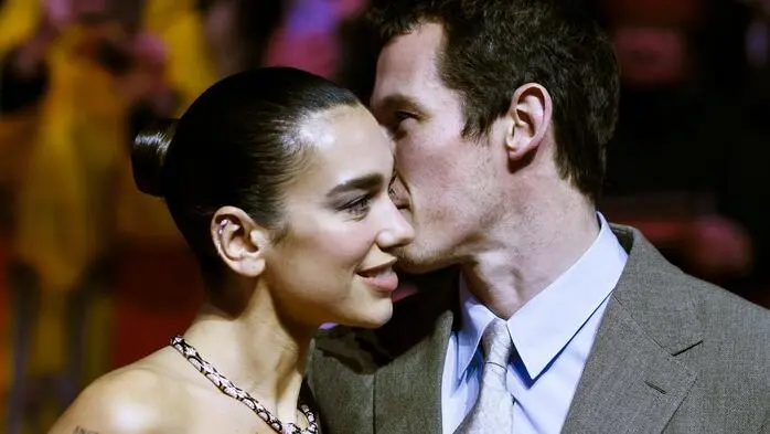 Dua Lipa und Callum Turner haben sich getraut