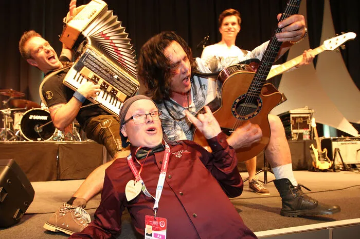 Für die Musik sorgte die Band Steirerbluat ...