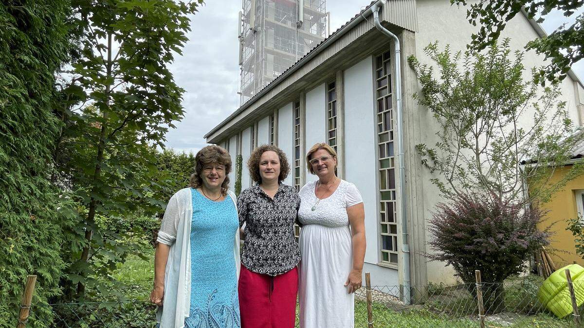 Presbyterin Gerda Hutter-Wonaschütz, Pfarrerin Silvia Kamanová und Kuratorin Gudrun Haas (v.l.)