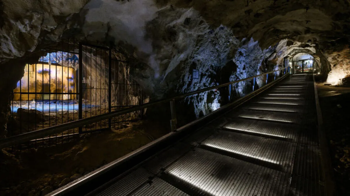 Der Inhalt der Installation "Transparadox" im Schloßbergstollen landet nun vor Gericht