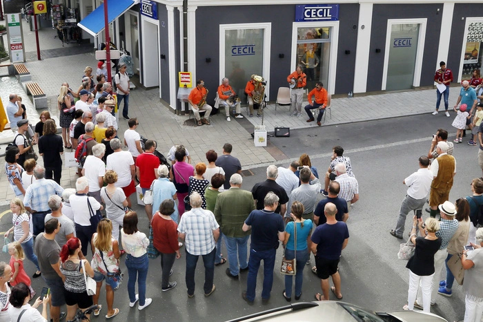 ...in der Fürstenfelder Innenstadt am Programm.