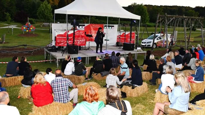 Die Freude war groß, dass es jetzt wieder losgeht. Nach drei Monaten Quarantäne gab es nun auch den Start der bewährten Veranstaltungsreihe Sommer Schlager Gamlitz.