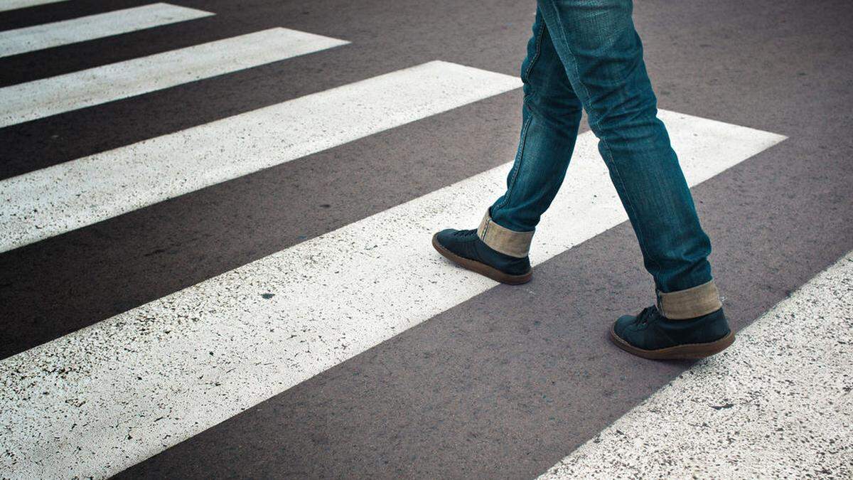 Die Frau wurde auf einem Schutzweg angefahren (Symbolbild)