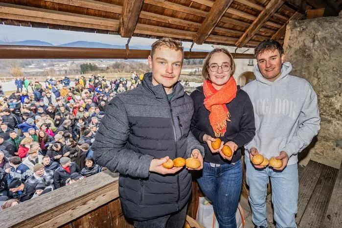 Striezelwerfen in Stein im Jauntal