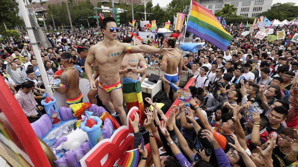 Taiwan hatte im Vorjahr als erstes asiatisches Land die gleichgeschlechtliche Ehe beschlossen.