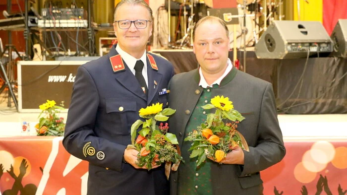 Unter dem Motto „Landwirtschaft trifft Feuerwehr“ lud am Samstagabend die Bauernschaft (Hartwig Krappinger, rechts) und die Freiwillige Feuerwehr (Harald Schrittesser, links) Klein St. Paul zum Fest in das örtliche Kulturhaus. 