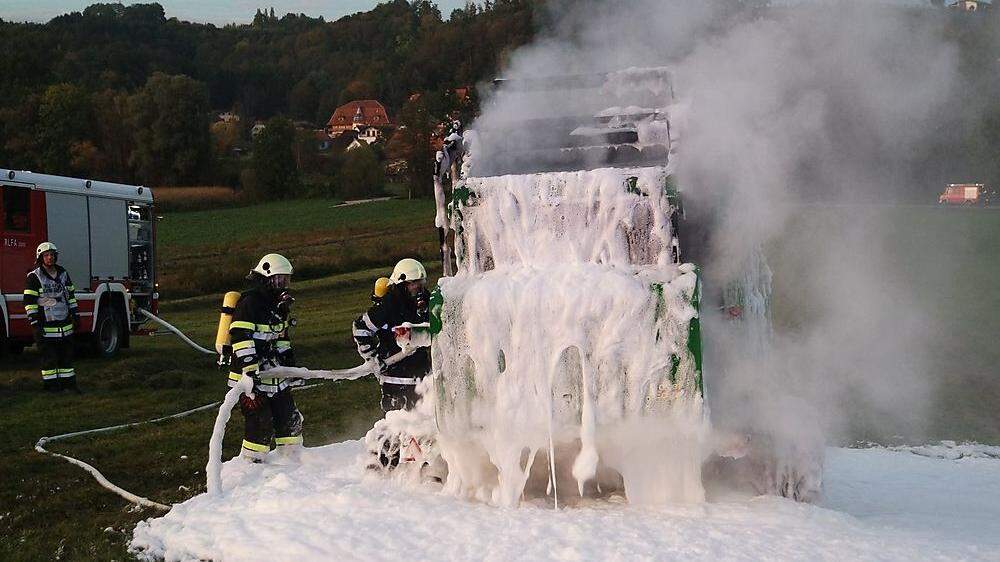 Die Feuerwehren Ludersdorf und Haselbach kämpften gegen den Brand