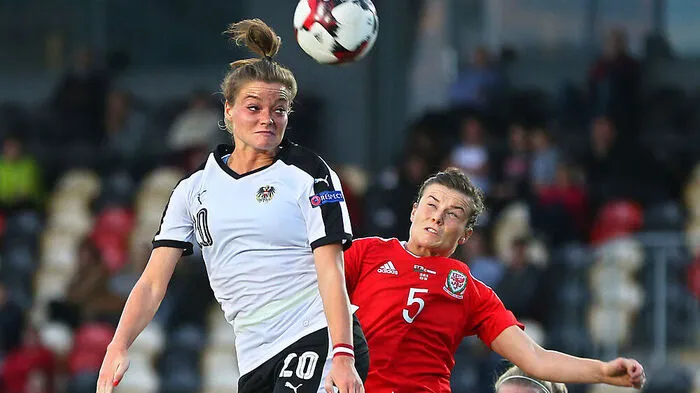 Verena Aschauer (l.) gelang der Ausgleich zum 1:1