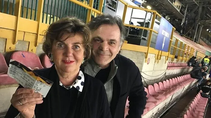 Mit den Salzburger Festspielen in Neapel, Kontrastprogramm: heute bei der Europa League, morgen bei Bartoli
