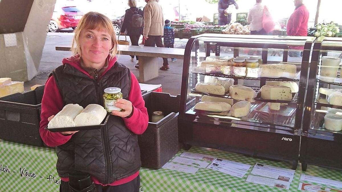 Margot Thanei am Bauernmarkt in Eggenberg.