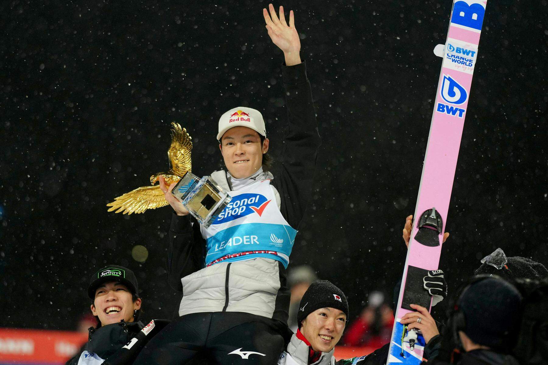 Skispringen | Kraft triumphiert in Bischofshofen, Kobayashi holt zum dritten Mal den Gesamtsieg