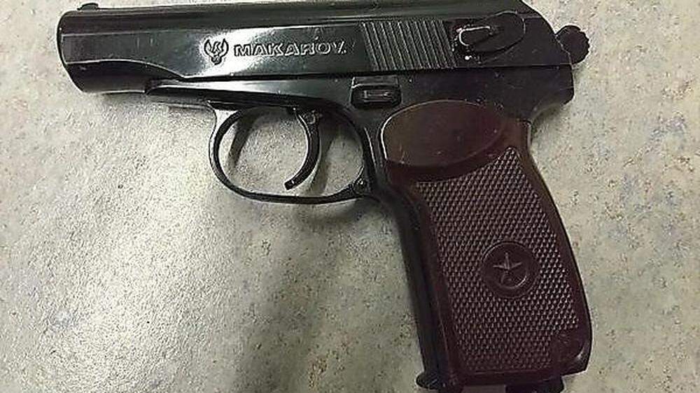 Auch diese russische Pistole wurde bei der Bande sichergestellt