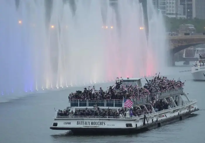 240726 -- PARIS, July 26, 2024 -- Members of the delegation of the United States are seen during the opening ceremony of the Paris 2024 Olympic Games, Olympische Spiele, Olympia, OS in Paris, France, July 26, 2024.  PARIS2024 FRANCE-PARIS-OLY-OPENING CEREMONY WanxXiang PUBLICATIONxNOTxINxCHN