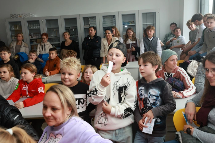 Eine weitere Station war die „MS Seckau Pralinen-Manufaktur“ in der Schulküche: Besucherinnen und Besucher konnten die Pralinen nicht nur probieren, sondern auch Einblicke in deren Herstellung bekommen.  