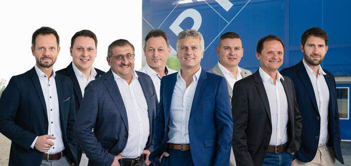 Die Geschäftsführer: Wolfgang Sattler, Andreas Terler, Kurt Findenig, Roman Dengg, Franz Grünwald, Martin Grünwald, Kurt Schmerlaib und Markus Leopold (von links)